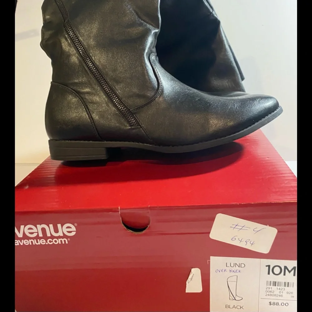 Sz 10 med USA ⭐️NEW IN BOX Avenue “Lund” Over Knee Faux Leather Black Boots